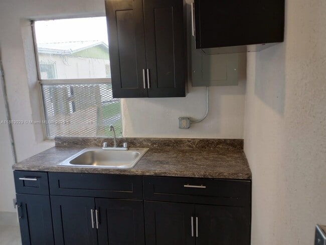 Building Photo - 1241 Dr Martin Luther King Jr Blvd Unit 1 Rental