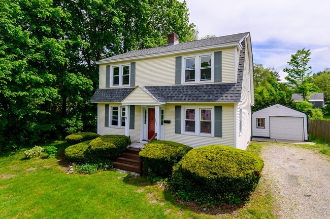 Building Photo - 4 Bedroom Colonial Home in Williamstown