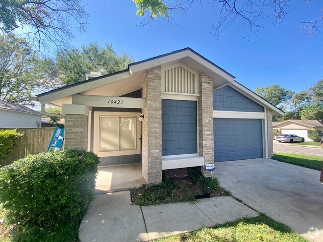 Building Photo - Remodeled 3 Bedroom 2 Bath with cute back... Rental
