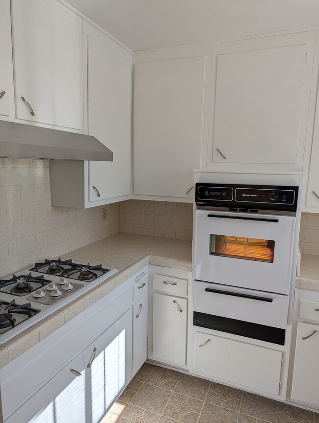 Photo - 4444 Whitsett Ave