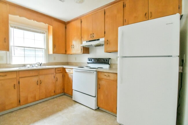 Building Photo - 109 Kent Terrace Unit A