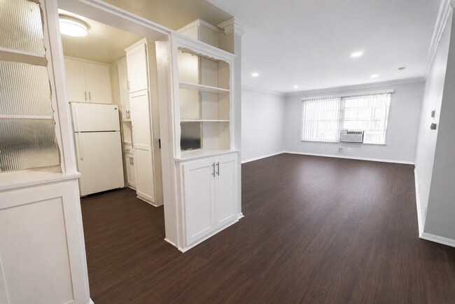 Photo - 611 Levering Ave