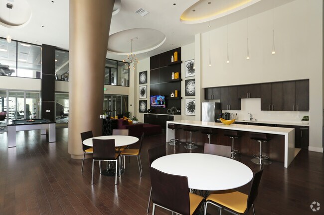 Clubhouse - Camden Glendale Apartments