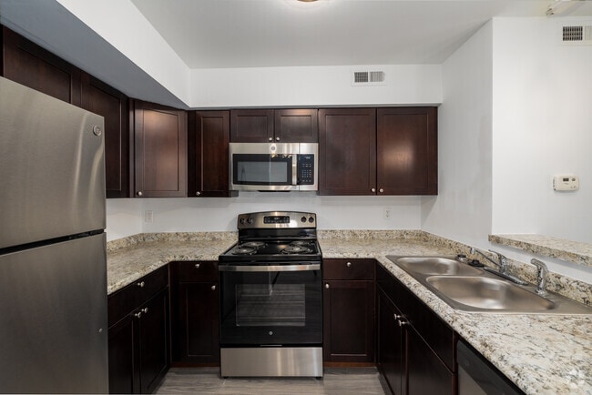 Garden 1BD 1BA - Kitchen - Le Coeur Du Monde