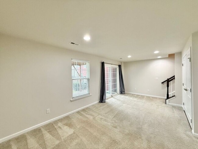 Photo - 113 Cross Country Way