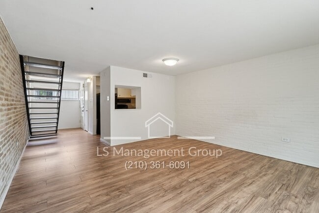 Building Photo - 408 Ira Ave Rental