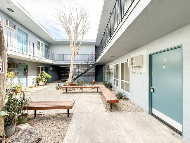 Photo - 5611 Fulcher Ave Unidad 5