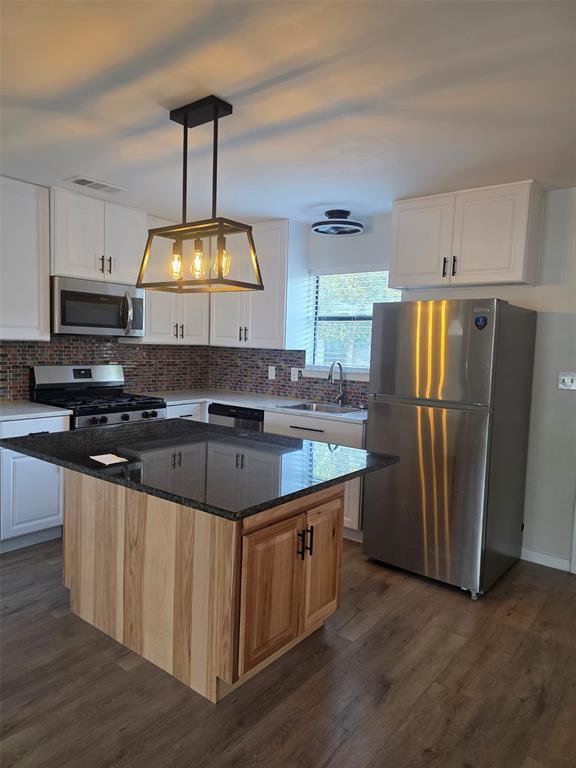 Photo - 806 W 8th St