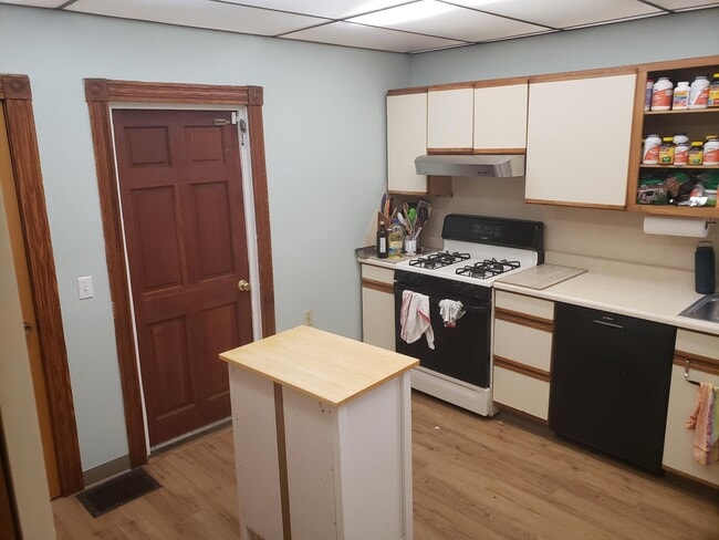 Kitchen - 80 Orchard St Unit Apt 1