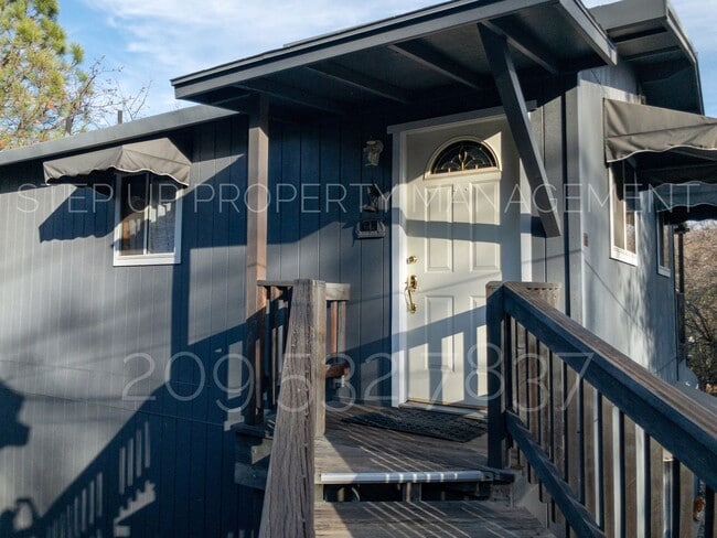 Building Photo - The Villa – Quiet 1 Bedroom Apartment with Mountain Views