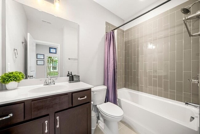 Photo - 755 Dunlop Way
