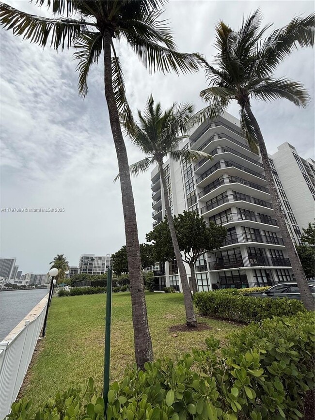 Photo - 1000 Parkview Dr Unidad 707 Rental