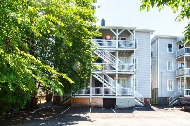 Photo - OVERSIZED 3 bedroom 1 bathroom Apartment Unidad 562C (3rd FL Right)