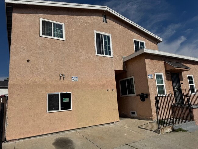 307 E 81st St Unidad 307 1/4