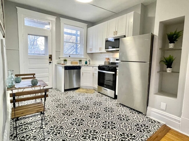 Photo - 2317 Klemm St Unit 3N