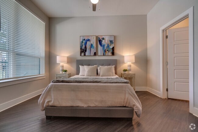 1BR, 1BA - 790SF
