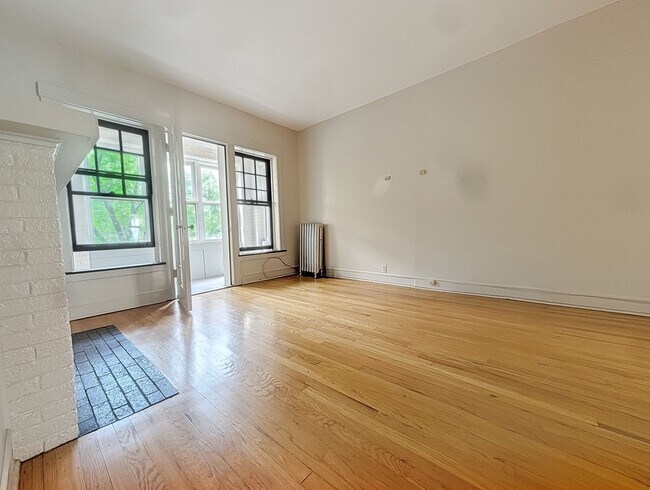 1304 W Rosemont Ave Unit 1304-2