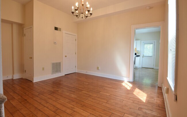 Photo - 680 Hamlet St