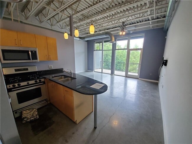 Building Photo - 5200 Peachtree Rd NE Unit 3303