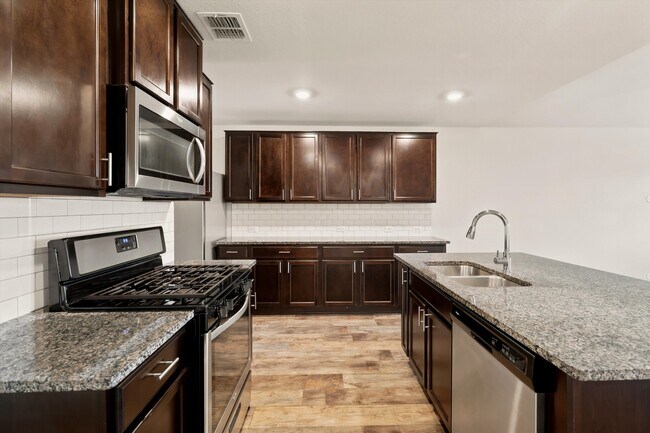 Photo - 8106 Chestnut Blue