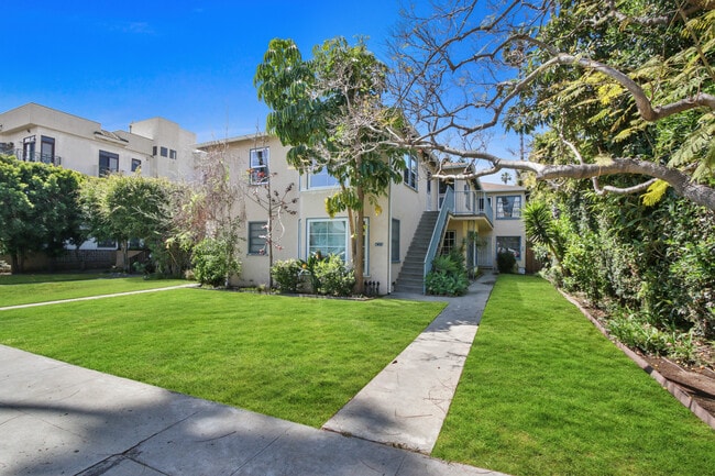 Building Photo - 1034 5th St in Santa Monica - 5 blocks to ... Rental