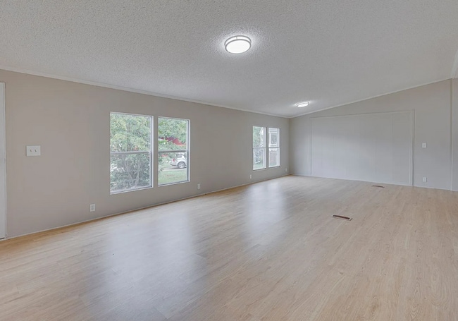 Photo - 516 Golden Pine Ct