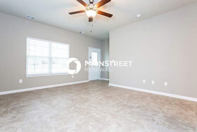 Photo - 4 Bedroom Pet-Friendly Home in La Vergne, TN with Main Street Renewal