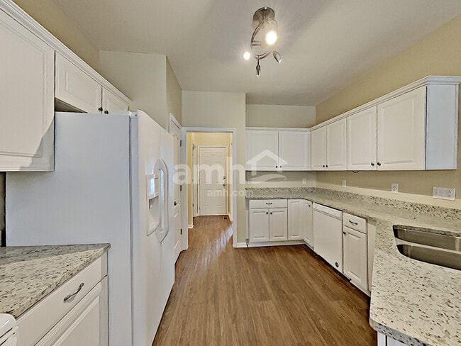 Photo - 4002 Greentree Ct