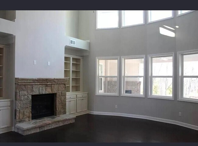 Photo - 428 Silver Brook Dr