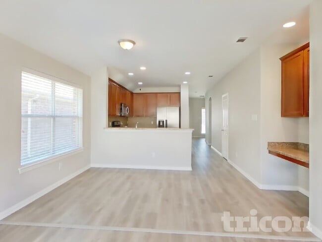 Photo - 2413 Castle Creek Dr