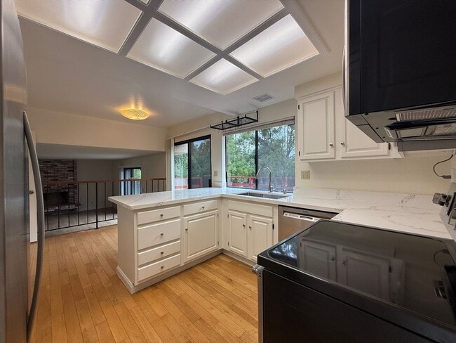 6574 Leyland Park Dr