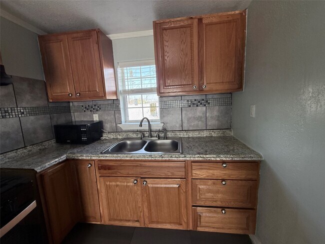 Photo - 13809 Hershe St