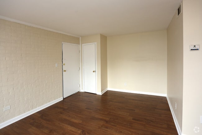 Photo - Spring Manor Apartments