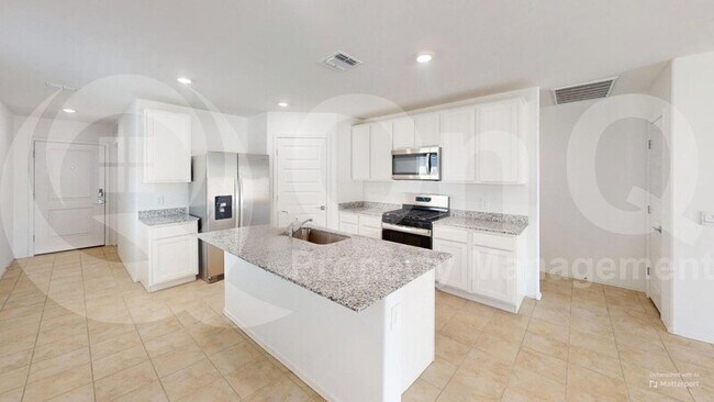 Photo - 4069 E Market St