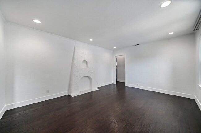 Photo - 4978 N North Maywood Ave