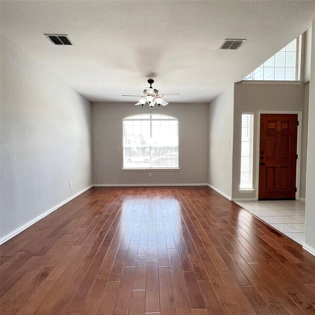 Photo - 4304 Stone Hollow Way