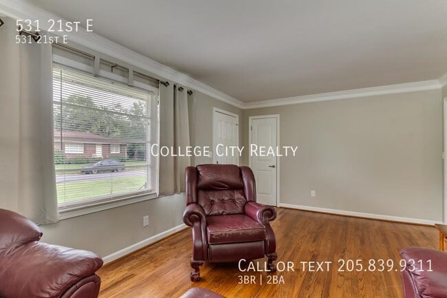 Photo - 531 21st St E