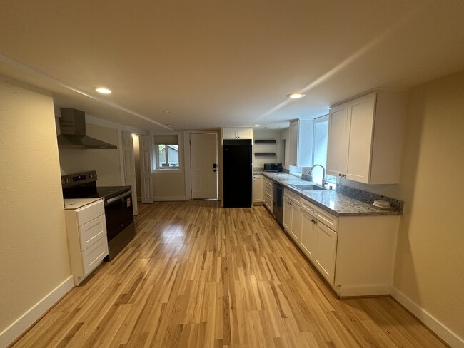 Photo - 1126 18th Ave E