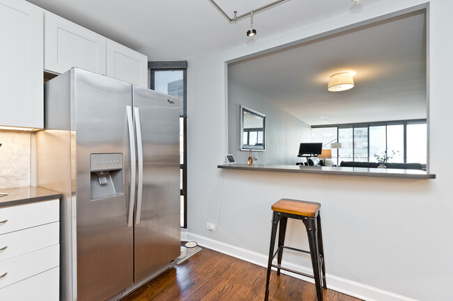 Photo - 3018 N Sheridan Rd Apartments Unit 14A