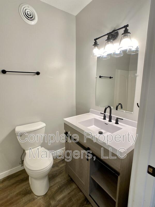 Photo - 930 S Broadway Ave