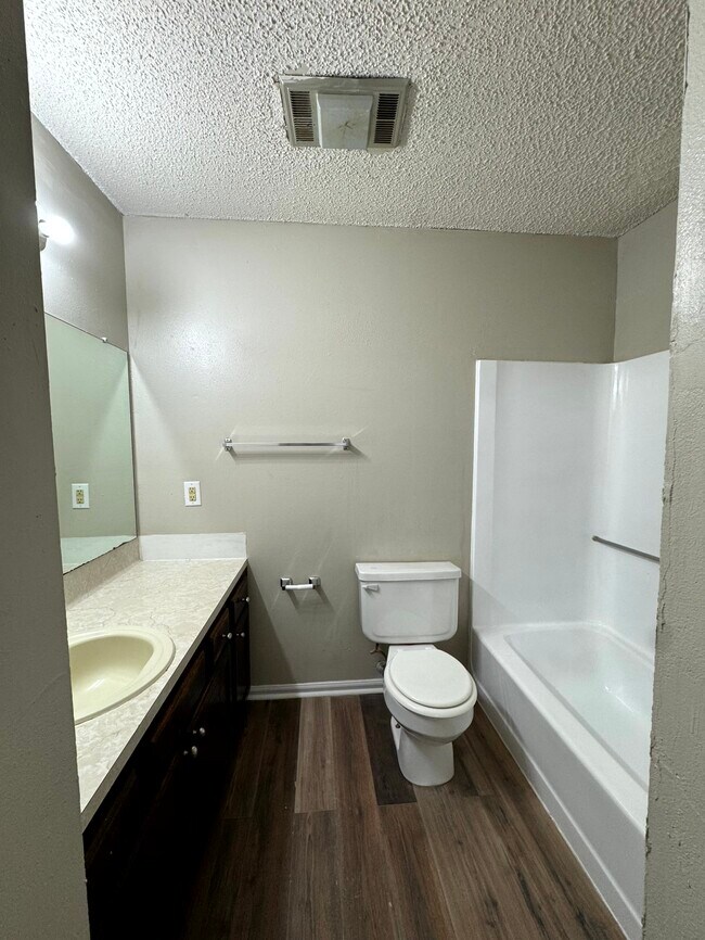 Photo - 1724 Cedar Lake Dr Unit C