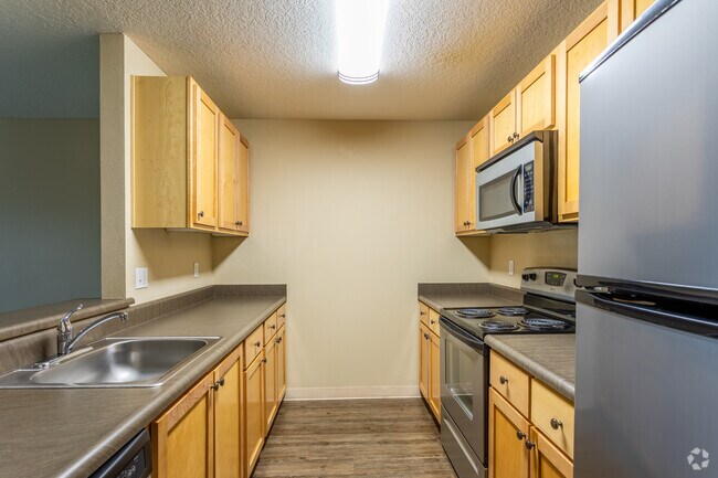 Studio, 1BA - 745 SF