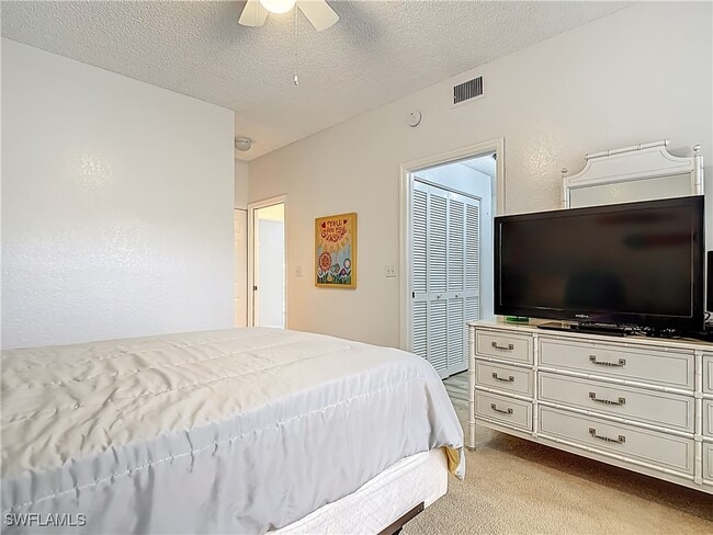 Building Photo - 1044 Woodshire Ln Unit B102