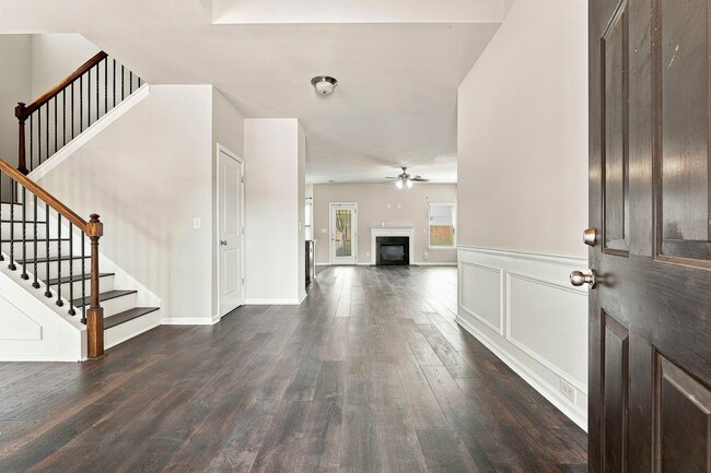 Photo - 636 Amrose Way