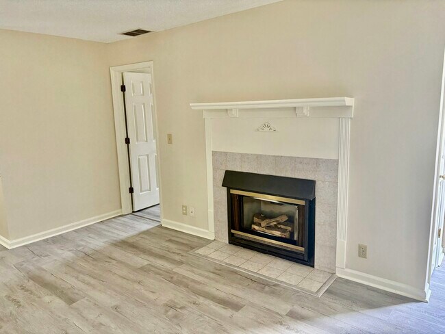 Photo - 110 Heywood Rd Unidad 11A