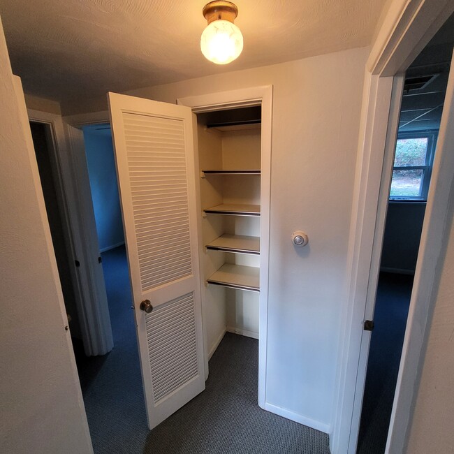 Armario de ropa blanca - 106 Braden Ct Unidad Apt 106