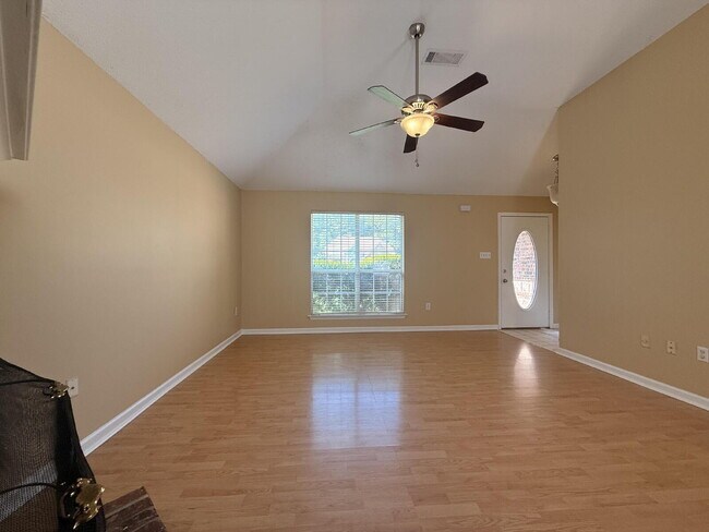 "Charming 3-Bedroom Lakeland Home with Cozy Fireplace & Gleaming Hardwood Floors!"