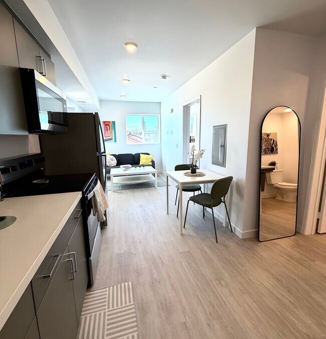 7518 S Hoover St Unit 301a