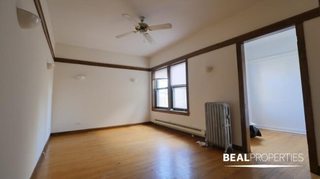 Building Photo - 1 bedroom in CHICAGO IL 60613 Unit 19 Rental