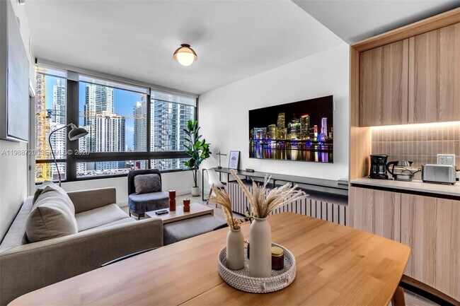 Photo - 225 N Miami Ave Unidad 1701